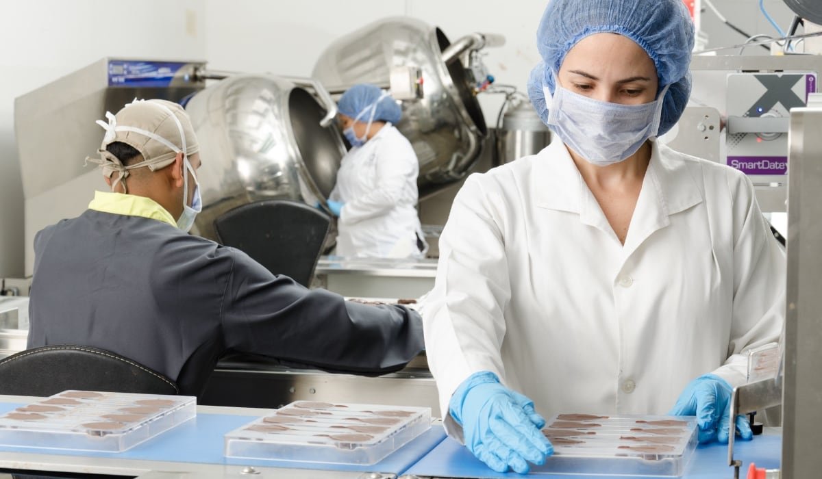 ¿Qué regula el Reglamento de Control Sanitario de Productos y Servicios?